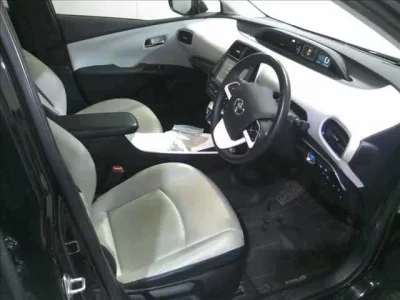 Toyota PRIUS  с аукциона в Японии