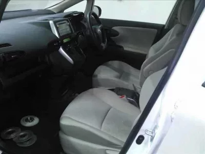 Toyota WISH  с аукциона в Японии