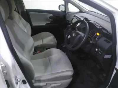 Toyota WISH  с аукциона в Японии