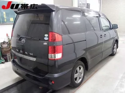 Toyota NOAH  с аукциона в Японии