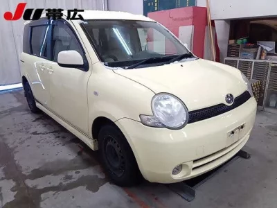Toyota SIENTA  с аукциона в Японии