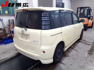 Toyota SIENTA  с аукциона в Японии
