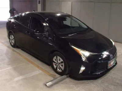 Toyota PRIUS  с аукциона в Японии
