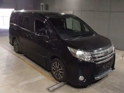 Toyota NOAH  с аукциона в Японии