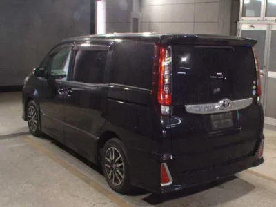 Toyota NOAH  с аукциона в Японии