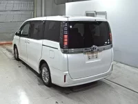 Toyota VOXY лот № 7031 оценка 4  с аукциона в Японии 1