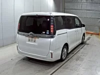 Toyota VOXY лот № 7031 оценка 4  с аукциона в Японии 4