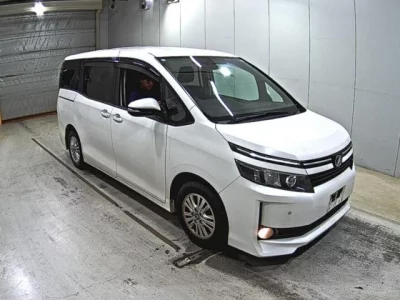 Toyota VOXY  с аукциона в Японии