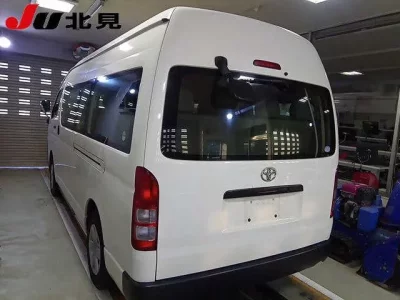 Toyota HIACE  с аукциона в Японии