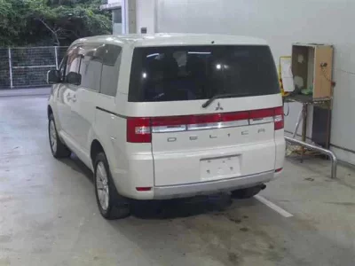 Mitsubishi DELICA D5