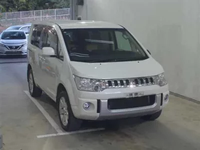 Mitsubishi DELICA D5