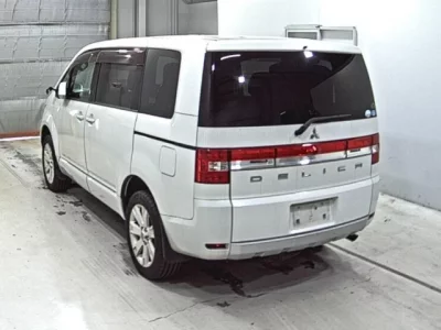 Mitsubishi DELICA D5
