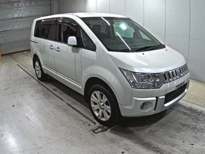 Mitsubishi DELICA D5