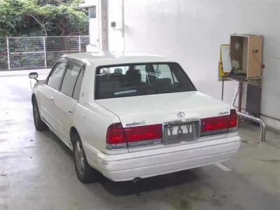Toyota CROWN  с аукциона в Японии