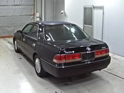 Toyota CROWN  с аукциона в Японии