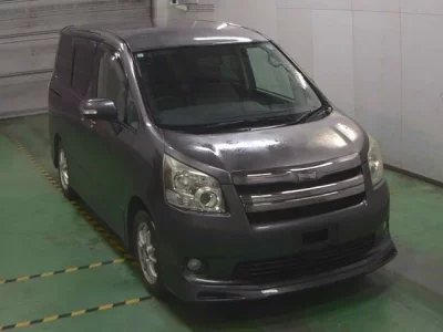Toyota NOAH  с аукциона в Японии