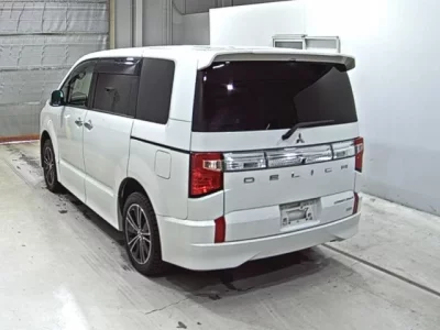 Mitsubishi DELICA D5