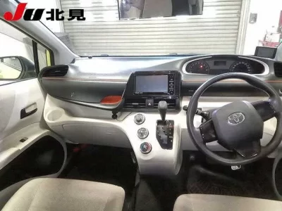 Toyota SIENTA  с аукциона в Японии
