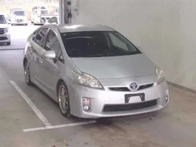 Toyota PRIUS  с аукциона в Японии