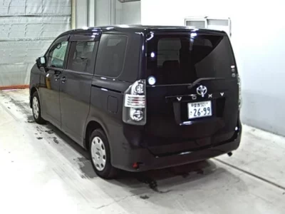 Toyota VOXY  с аукциона в Японии