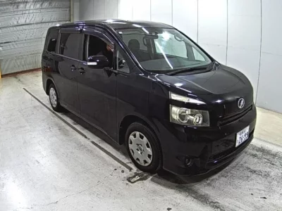 Toyota VOXY  с аукциона в Японии