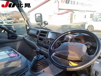 Toyota DYNA  с аукциона в Японии