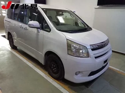 Toyota NOAH  с аукциона в Японии
