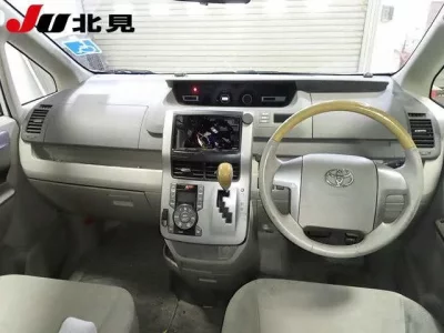 Toyota NOAH  с аукциона в Японии