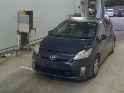 Toyota PRIUS  с аукциона в Японии