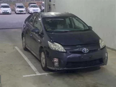 Toyota PRIUS  с аукциона в Японии