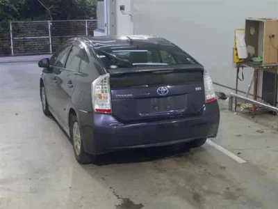 Toyota PRIUS  с аукциона в Японии