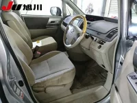 Toyota NOAH лот № 4308 оценка 3.5  с аукциона в Японии 2