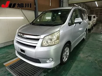 Toyota NOAH  с аукциона в Японии