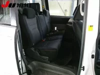 Toyota NOAH лот № 4310 оценка R  с аукциона в Японии 3