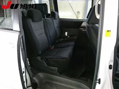 Toyota NOAH  с аукциона в Японии