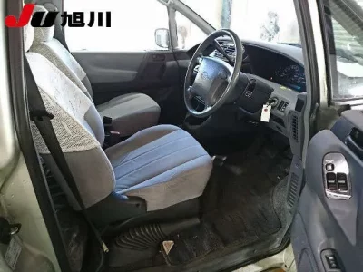Toyota ESTIMA  с аукциона в Японии