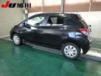 Toyota VITZ лот № 4324 оценка R  с аукциона в Японии 5