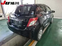 Toyota VITZ лот № 4324 оценка R  с аукциона в Японии 1