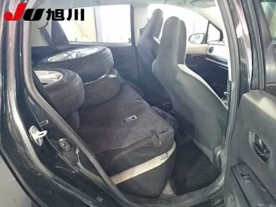 Toyota VITZ  с аукциона в Японии