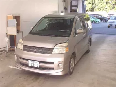 Toyota VOXY  с аукциона в Японии