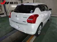 Suzuki SWIFT лот № 4039 оценка 3.5  с аукциона в Японии 1