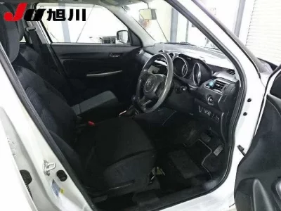 Suzuki SWIFT  с аукциона в Японии