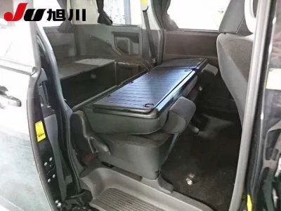 Toyota VOXY  с аукциона в Японии