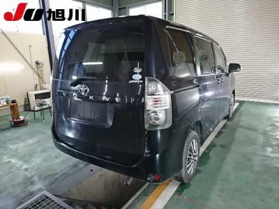 Toyota VOXY  с аукциона в Японии