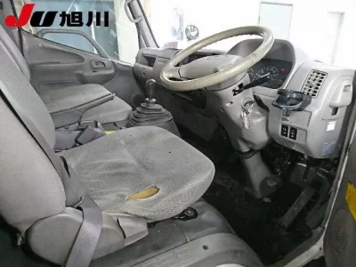 Toyota DYNA  с аукциона в Японии