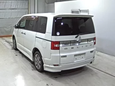 Mitsubishi DELICA D5