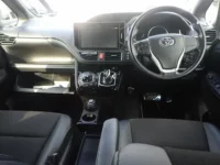 Toyota NOAH лот № 4210 оценка 3.5  с аукциона в Японии 2