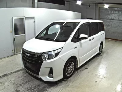 Toyota NOAH  с аукциона в Японии