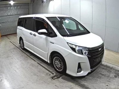 Toyota NOAH  с аукциона в Японии