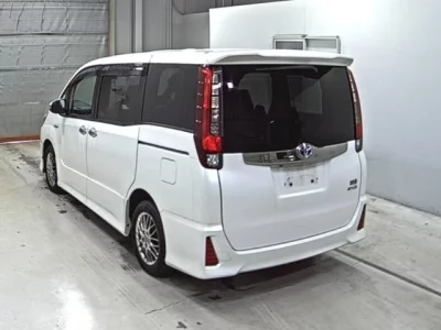 Toyota NOAH  с аукциона в Японии